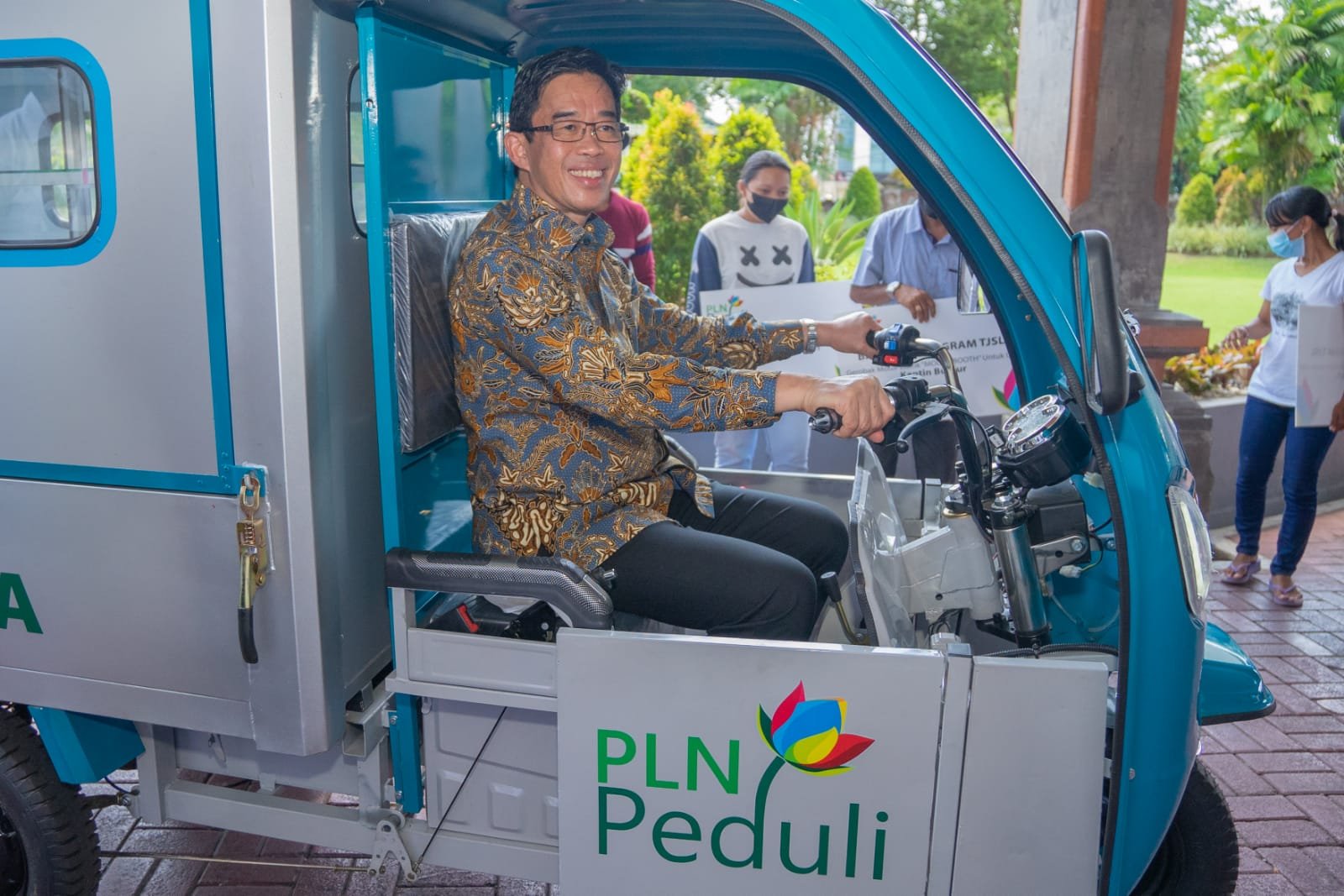 Tingkatkan Produktivitas UMK PLN Kembangkan Gerobak Motor Listrik