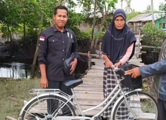 Aida Dapat Bantuan Sepeda dari Baznas Meranti