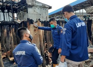 Polda Riau dan Polsek Merbau Olah TKP Kebakaran Empat Ruko di Teluk Belitung