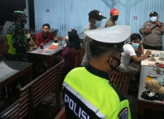 Tingkatkan Prokes dan Pendisiplinan, Babinsa Laksanakan Operasi Gabungan