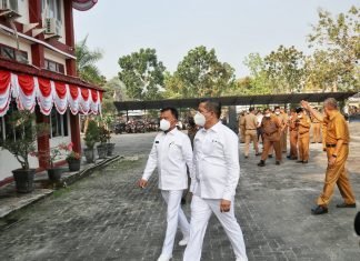 Pembina Apel Senin Pagi, Bupati H. M Adil Ingatkan ASN Laksanakan Tupoksi dengan Baik