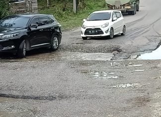 Ruas Jalan Provinsi Riau di Rohul Seperti Kubangan Kerbau
