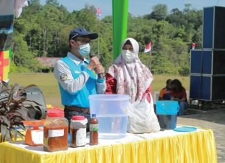 Momen Gubernur Syamsuar bersama DLHK Riau Berbagi Tips Bikin Eco Enzyme