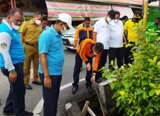 Bupati dan Wabup Rohil Cek Langsung Kondisi Drainase