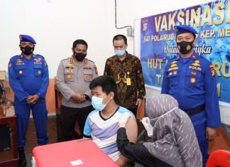 Polairud Polres Meranti Vaksinasi Pelajar di Yayasan Sekolah Kasih Maitreya dan Masyarakat