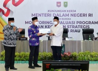 Hadir di Riau, Mendagri Tito Ajak Percepat Vaksin Guna Hindari Omicron