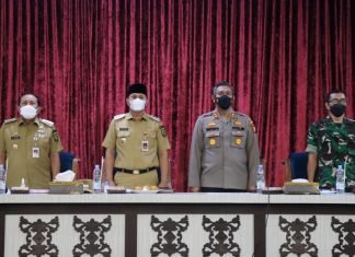 Bupati Sukiman Pimpin Rapat Evaluasi Vaksin Covid-19