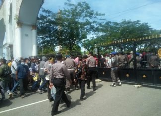 Tolak Perpanjangan HGU 2 Perusahaan Ratusan Masa Demo Kantor Bupati Rohul
