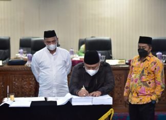 Ketua DPRD Kampar Teken KUA-PPAS P-APBD tahun 2021