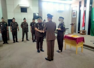 Kasi Pidum Kejari Rohul Sertijab Hendar Rasyid Kepada Robby Prasetyo