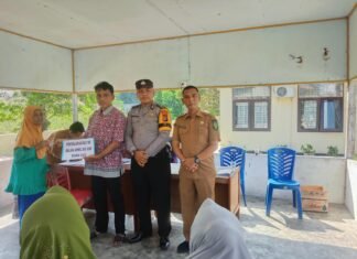 Kades Adi Saputra Serahkan BLT Masyarakat Desa Rambah
