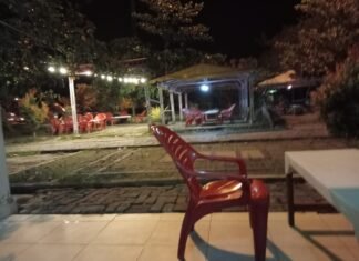 Pujasera Water Front City Pasir Sepi Pengunjung