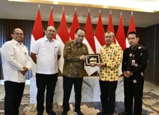 Gubri Syamsuar Sambangi Menkominfo Budi Arie Setiadi Minta Dukungan Riau Digital