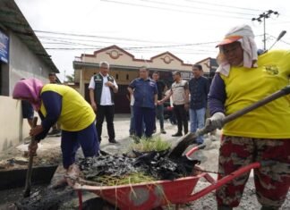 Pj Gubri Tinjau Jalan Rusak dan Drenaise di Sejumlah Titik Kota Pekanbaru