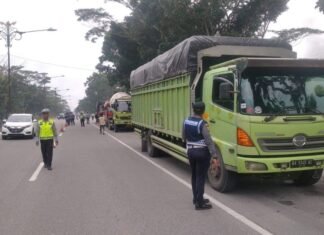 Tim Gabungan Tilang 86 Truk di Kampar