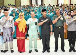 Pj. Sekda Serahkan SK Perpanjangan 52 Kepala Desa se Kampar