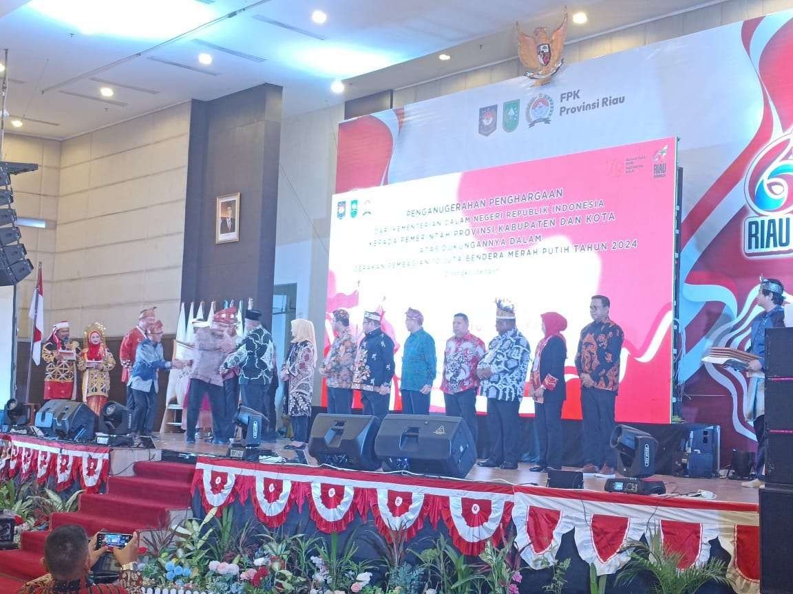 Pemko Pekanbaru Raih Penghargaan Gerakan Pembagian 10 Juta Bendera ...