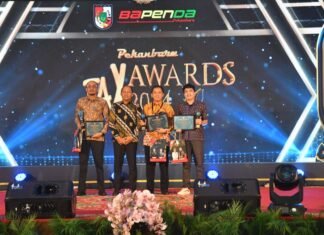 BRK Syariah Terima Award Sebagai Bank Mitra Penyedia Layanan Pembayaran Pajak Daerah