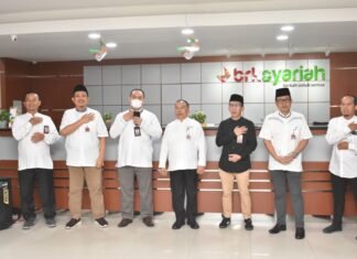 Morning Briefing di BRK Syariah Arifin Ahmad, Said Syamsuri Ingatkan Pegawai Implementasikan Budaya ISHARE