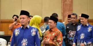 Para Pimpinan DPRD Pekanbaru Hadiri Penetapan Calon Walikota dan Wakil Oleh KPU