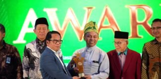 Gubri Abdul Wahid Terima Penghargaan BWI Awards 2025 Kategori Indeks Wakaf Nasional Tertinggi