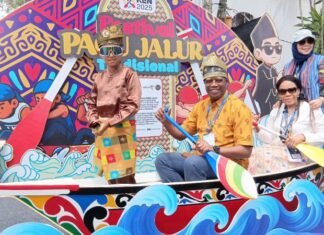 Dubes Mozambik Terpukau Aksi Pacu Jalur di Kuansing