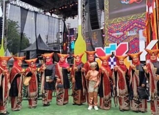 IKM Kuansing Tampilkan Seni Budaya Minangkabau di Even Pacu Jalur