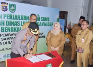 Kasmarni Apresiasi Program Pembayaran SIM dan SKCK Lewat Bank Sampah