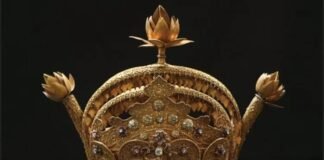 HUT ke-68 Riau: Mahkota Asli Sultan Siak Tampil Pertama Kali di Pekanbaru