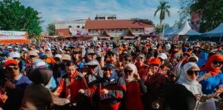 Puluhan Ribu Warga Tumpah Ruah Jalan Santai Merdeka