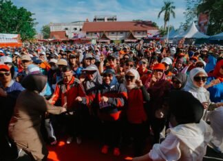 Puluhan Ribu Warga Tumpah Ruah Jalan Santai Merdeka