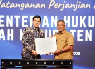 Bupati Rokan Hulu Terima Penghargaan dari Kemenkumham RI