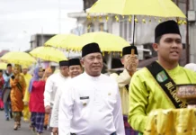 Diawali Arak-arakan Adat, Bupati Anton Buka Potang Bolimau