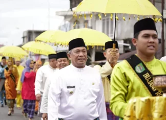 Diawali Arak-arakan Adat, Bupati Anton Buka Potang Bolimau