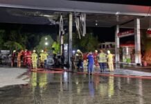 Detik-Detik Kijang Kapsul Terbakar Saat Pengisian BBM di Jalan Hangtuah Ujung