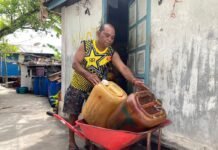 Gerobak Sorong CSR BRK Syariah, Penggerak Rezeki Rintus dan Kemudahan BBM bagi Warga Desa Mengkait