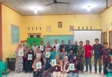 Mahasiswa KKN IAIN Bengkalis, Sulap Serai Jadi Spray Anti Nyamuk