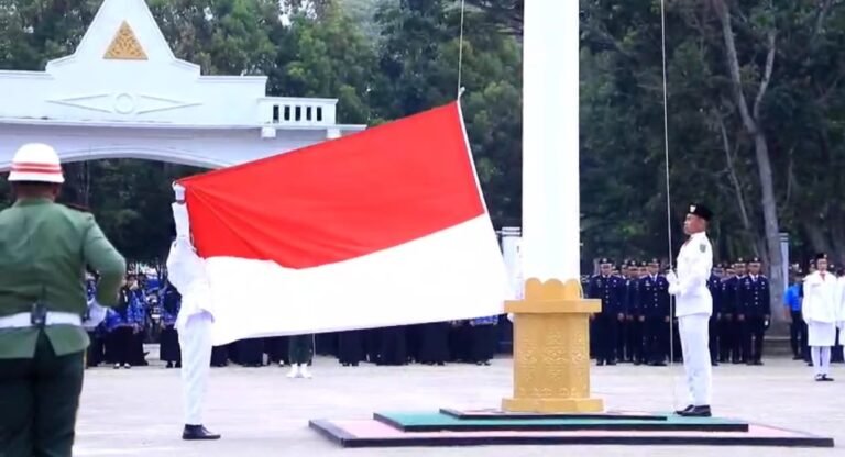 Ketua DPRD Inhil Iwan Taruna Hadiri Upacara HUT ke-81 RI di Lapangan Gajah Mada Tembilahan