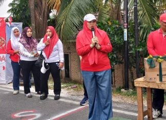 Camat Senapelan: Jaga Kekompakan Dan Semangat Gotong Royong di RW 06 Kampung Baru Camat Senapelan, Rein Rizka Karvy, S.STP., M.Si berkenan memberikan sambutan
