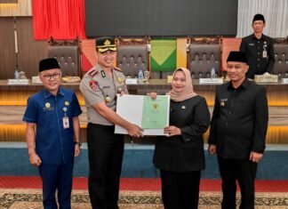 Bupati Kasmarni Serahkan Hibah Aset Daerah Kepada Polres Bengkalis