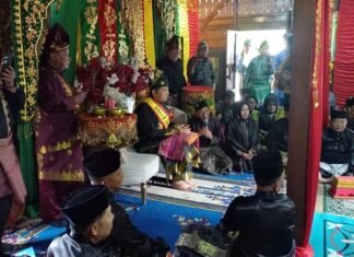 Batin Senapelan Datuk Yusra Bin Nazlan Nontel Resmi Ditabalkan Prosesi Penabalan Batin Senapelan Dato Yusra Bin Nazlan Nontel Bin Nontel