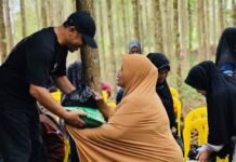 Berbagi Berkah di Kebun Geronggang