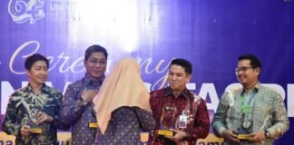 BRK Syariah Raih Penghargaan Kemitraan Ekosistem Keuangan Kampus di Milad ke-64 UNRI