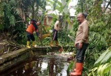 Atasi Banjir, DLH, BPBD, PUPR dan Damkar Goro Bersihkan Drainase