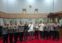 Ketua DPRD Riau Kaderismanto Sambut Positif Pengembangan Aren Di Riau Mendorong Penyusunan Buku Panduan Budidaya Aren Bagi Masyarakat Kunjungan silaturahmi Petani Keren bersama Green Policing melalui Dirbinmas Polda Riau ke Ketua DPRD Provinsi Riau, Kaderismanto, SH