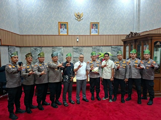 Kunjungan silaturahmi Petani Keren bersama Green Policing melalui Dirbinmas Polda Riau ke Ketua DPRD Provinsi Riau, Kaderismanto, SH